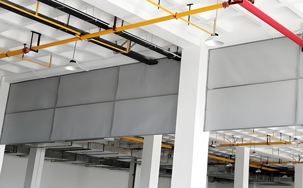 商场防烟分区常闭节点：景泰挡烟垂壁高度与控制器接线图解