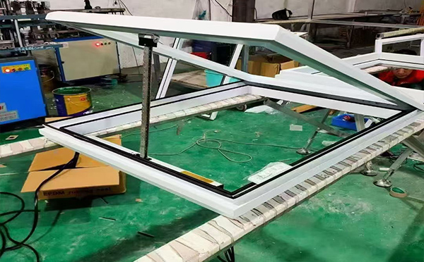 某地下车库出入口景泰排烟窗配置工程