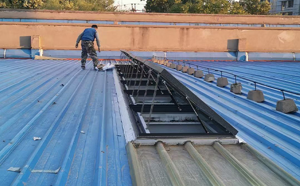 某区域性物流仓储中心景泰排烟窗系统安装项目