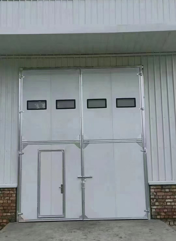 景泰工业门在设备装配车间出入口的实施记录